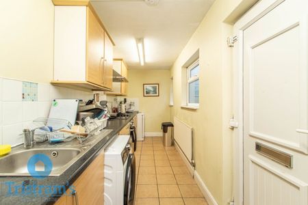 4 bed Mid Terraced House for Rent - Photo 4