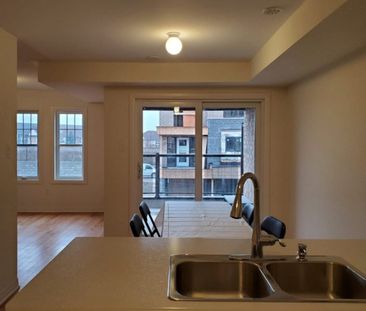 Three bedroom townhouse for.rent Bowmanville - Photo 5
