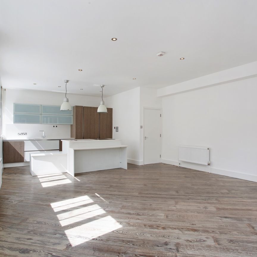 3 Bedroom Flat, Frith Street, London, Greater London, Soho, W1D - Photo 1