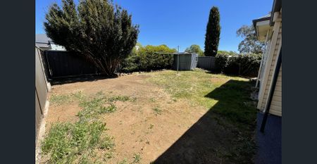 Three bedroom home in Fantastic Location! - Photo 5