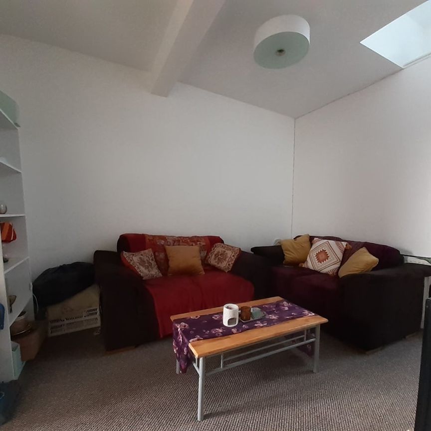 Room in a Shared Flat, Upper Brook Street, M13 - Photo 1