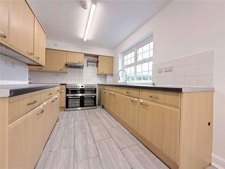 Lodge Park, Claverley, Wolverhampton, Shropshire, WV5 - Photo 3