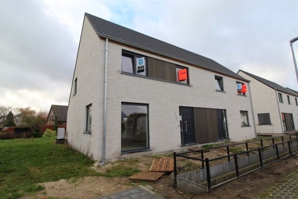 Prachtige nieuwbouwwoning te huur in Sijsele - Photo 1