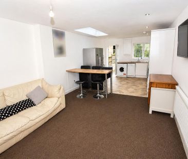 6 bedroom apartment to rent - Photo 1