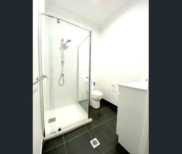 Two Deakin Rooming House - Newly renovated rooming house, furnished... - Photo 4