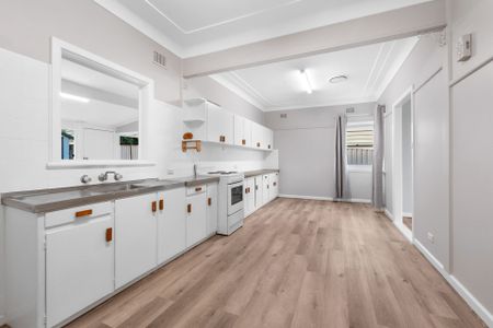 Neat as a pin - Photo 2