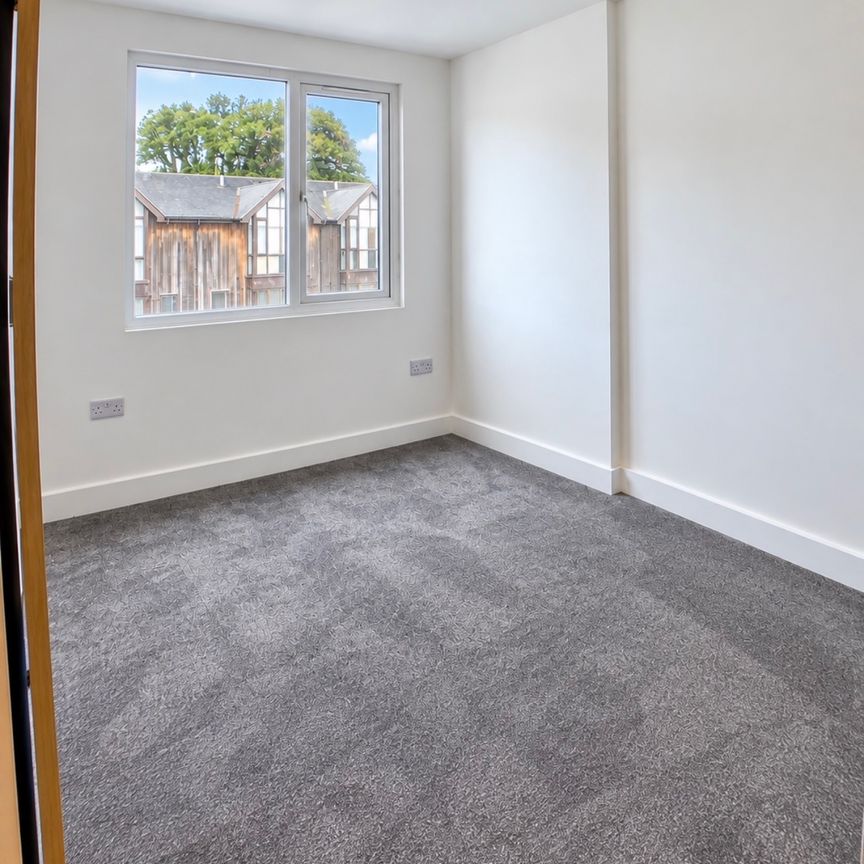 1 bed Flat in Top-floor flat Belgrave Road Torquay, TORQUAY, TQ2 5HZ - Photo 1