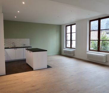 Ruim appartement met 2 slaapkamers aan de Markt in Lokeren! - Photo 2