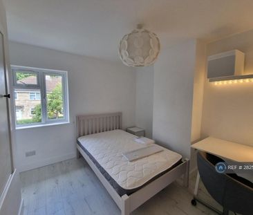 6 bedroom terraced house to rent - Photo 3