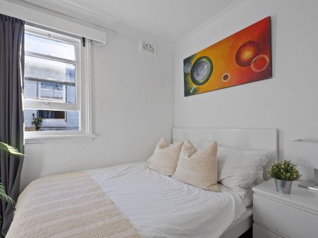 Redfern - Photo 4
