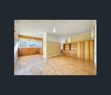 Comfortable Family Home in Convenient Modbury Location - Photo 2