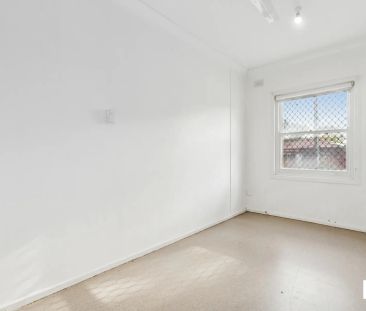 Comfortable 3-Bedroom Home with Spacious Yard in a Convenient Location - Photo 2