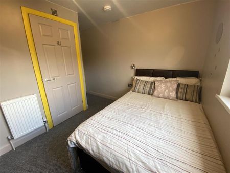 1 bedroom in a house share to rent - Photo 3