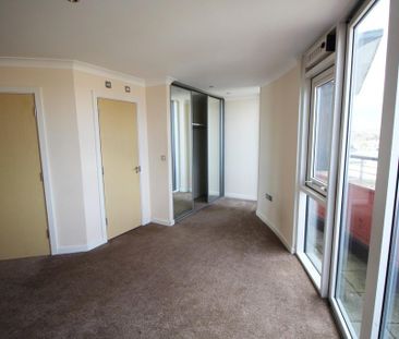 2 bedroom penthouse to rent - Photo 5