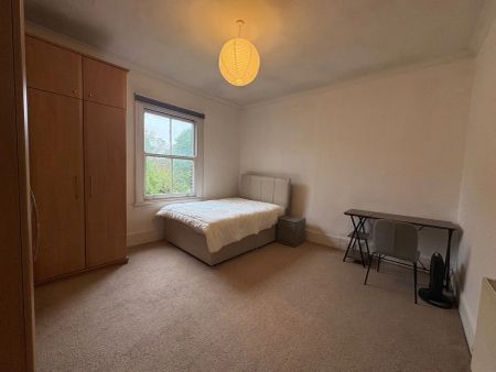 4 bed flat to rent in Station Road, London, NW4 - Photo 2