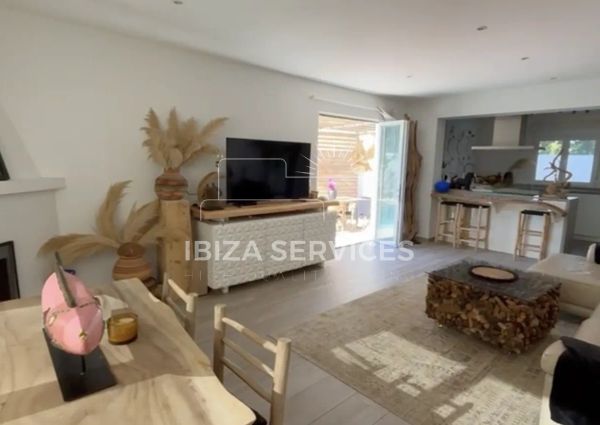 Charming 3-Bedroom Townhouse with Private Pool in Cala de Bou – Available for Yearly Rental