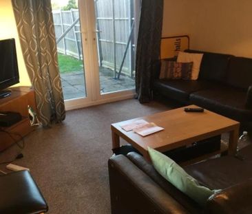 6 bedroom house to rent - Photo 1