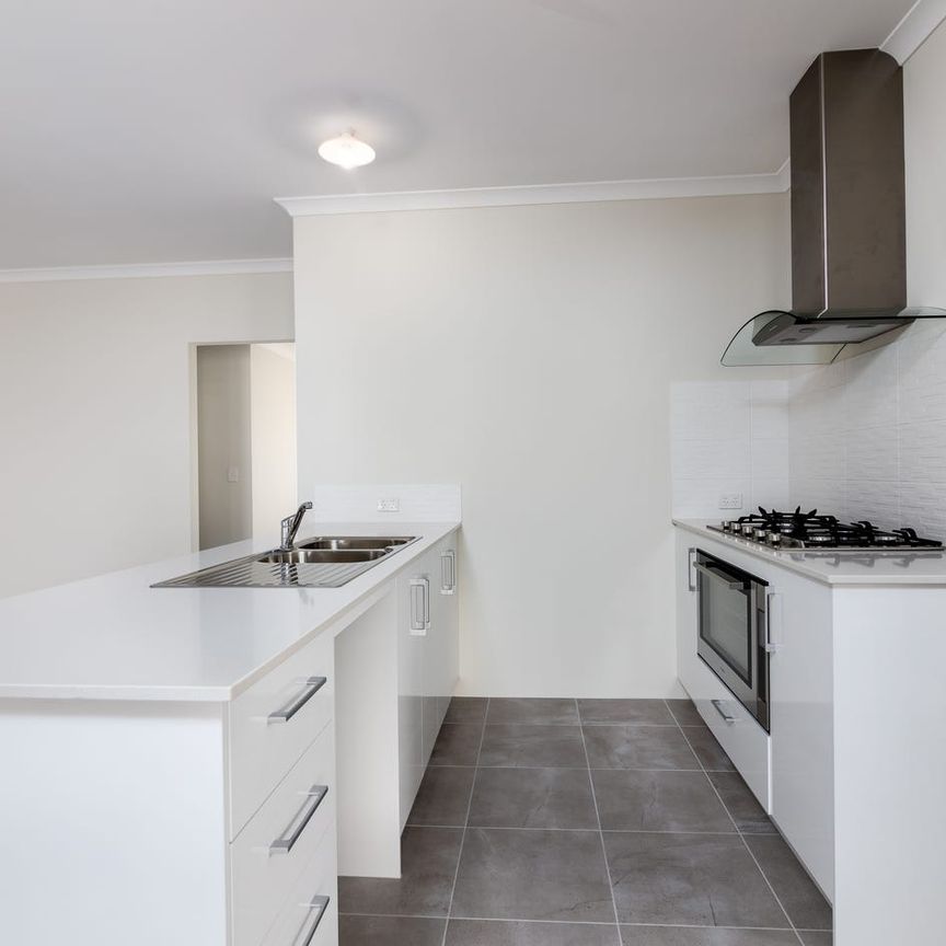 Immaculate Unit in Prime Location - Photo 1