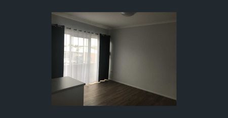 In The Heart Of Town - Photo 2