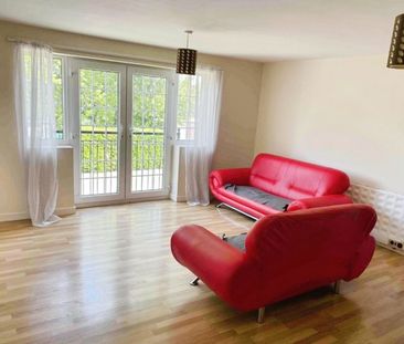 2 bedroom Flat To Let - Photo 1