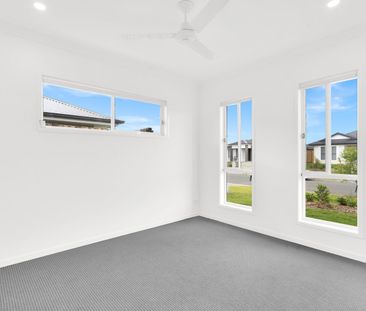 Brand New Family Home with Stunning Mountain Views - Photo 3