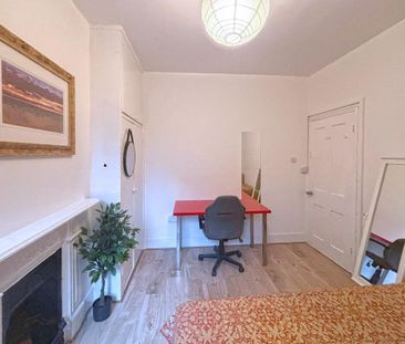 4 bedroom terraced house to rent - Photo 6