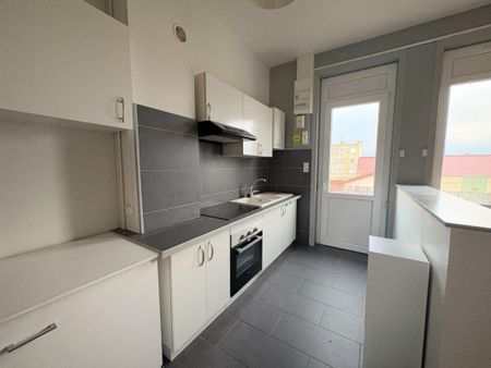 Location Appartement 3 pièces 54m² LE COTEAU 42120 - Photo 3