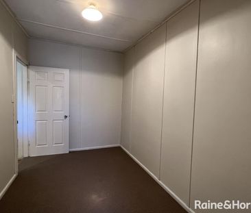 Family home in close proximity to Orange Health Service & In The Di... - Photo 6