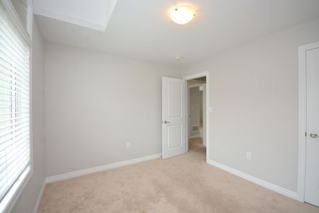 For Lease - 3182 Daisy Way, Oakville, Ontario - Photo 2