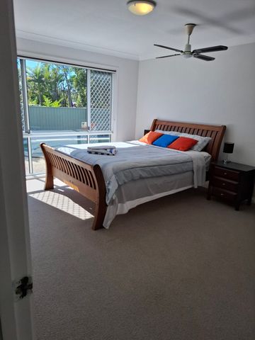 Furnished room near Parkwood tram stop - Photo 5