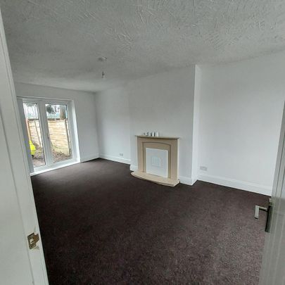 4 bedroom semi-detached house to rent - Photo 1