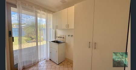 Spacious Family Home in Prime Corner Location – Comfort & Lifestyle Combined! - Photo 4