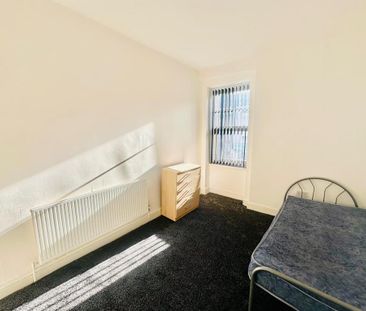 6 bedroom terraced house to rent - Photo 4