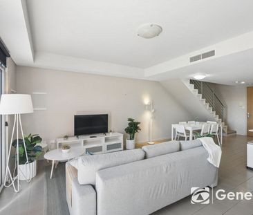 Fully Furnished Two-Storey Apartment in the Heart of Subiaco - Photo 2