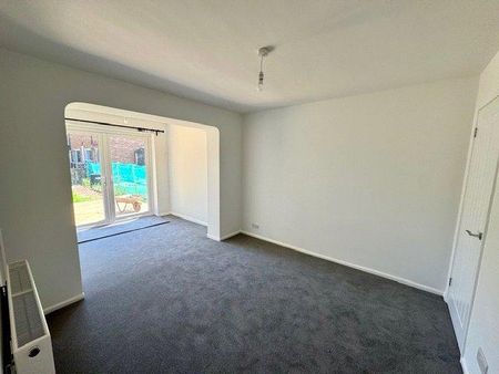 3 bedroom semi-detached house to rent - Photo 2