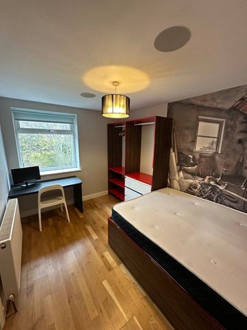 28 Newsome Road, Huddersfield, HD4 - Photo 5