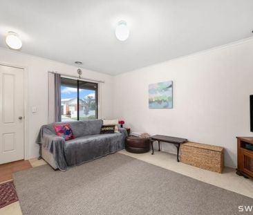 Immaculate 2 bedroom home - Photo 2