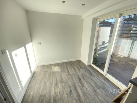 4 bedroom end of terrace house to rent - Photo 2