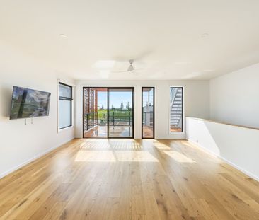 Modern Coastal Living with Rooftop Terrace - Photo 1