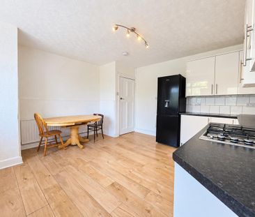 1 bedroom in a flat share to rent - Photo 4