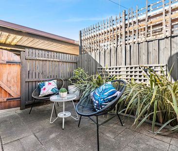 Charming Living in a Prime Belmont Location - available for a 6-mon... - Photo 5