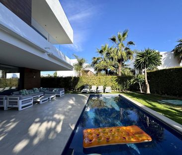 6 bedroom luxury Villa for rent in Estepona, Spain - Photo 1