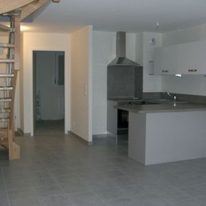 Location Maison 4 pièces 82m² - Photo 2