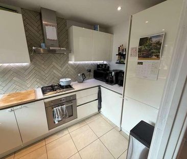 Hillview Gardens, High Wycombe, HP13 - Photo 1