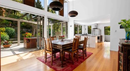 Hidden Gem in Castor Bay - Double Westlake sch... - Photo 3