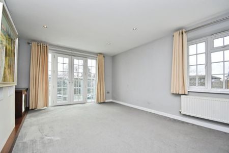 3 bedroom flat to rent - Photo 2