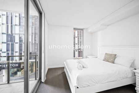 1 bed 1 bath - Photo 2