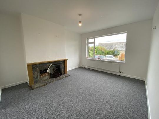 3 bedroom semi-detached bungalow to rent - Photo 1