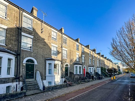 Bateman Street, Cambridge - Photo 1