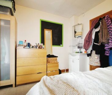 3 bedroom end of terrace house to rent - Photo 4